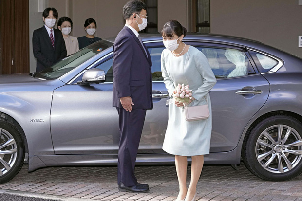 Câu hỏi xương nhất hôm nay: Công chúa Nhật không có váy cưới thì mặc gì trong hôn lễ? - Ảnh 1.