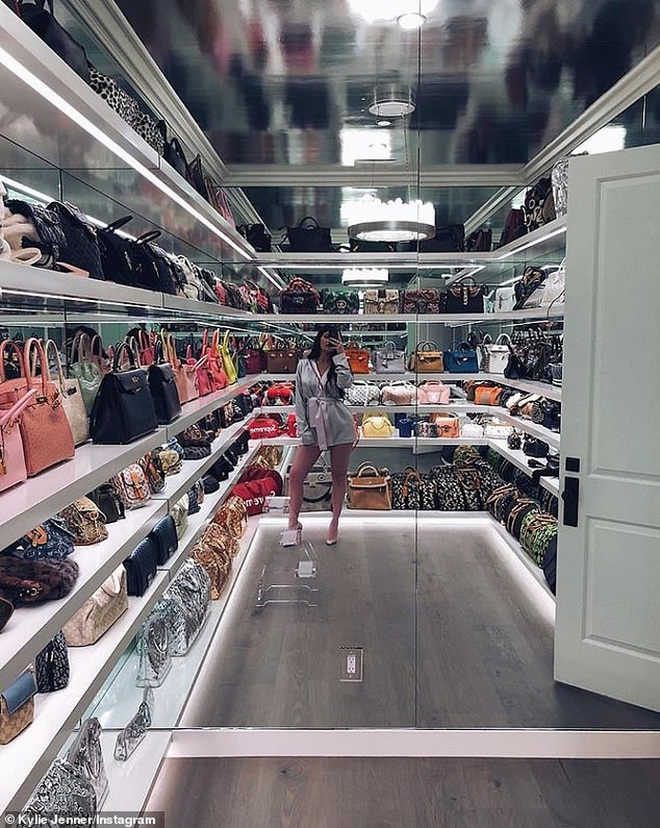 Kylie Jenner chia sẻ hình ảnh tủ hàng hiệu triệu đô - 4