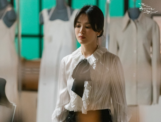 Tẩm ngẩm tầm ngầm mà Song Hye Kyo lại khiến 2 item trong phim mới bay màu, netizen ngơ ngác vì còn chưa kịp thấy hot bữa nào - Ảnh 3.