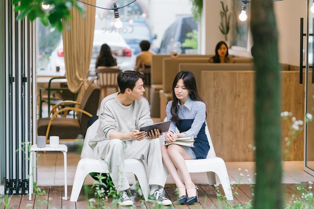 Tẩm ngẩm tầm ngầm mà Song Hye Kyo lại khiến 2 item trong phim mới bay màu, netizen ngơ ngác vì còn chưa kịp thấy hot bữa nào - Ảnh 2.