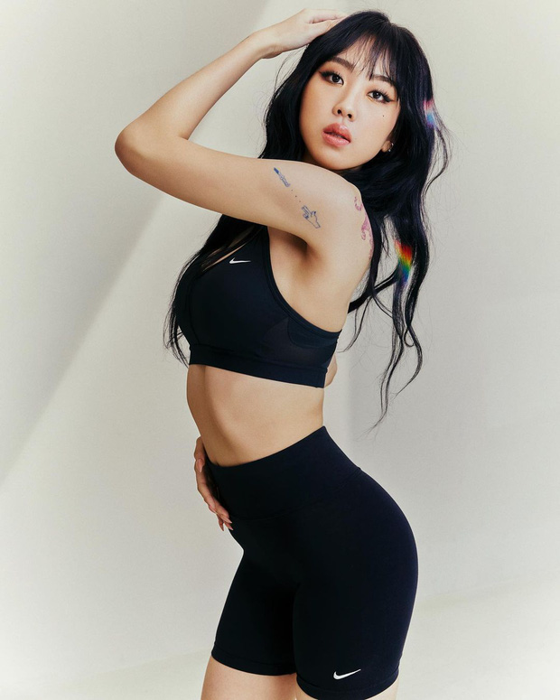 Màn giảm cân đi vào lịch sử Kpop: Nữ rapper từ ú nu cằm nọng giờ đây tự tin diện nội y sexy xịt máu - Ảnh 8.