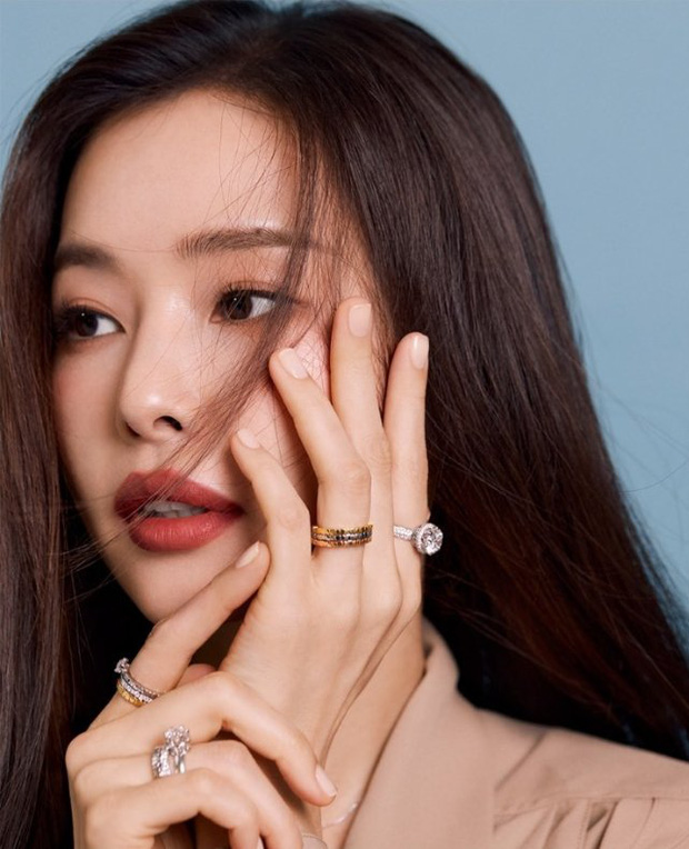 Hoa hậu Hàn đẹp nhất thế giới Honey Lee tái xuất đẹp xỉu sau đám cưới, netizen lại dán mắt vào chiếc nhẫn hột xoàn khủng - Ảnh 3.