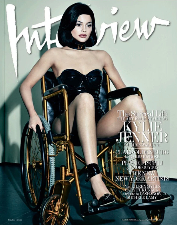 Bức ảnh gây phẫn nộ nhất hôm nay: Kylie Jenner lên đồ hở bạo ngồi xe lăn khuyết tật, chuyện gì đây? - Ảnh 2.